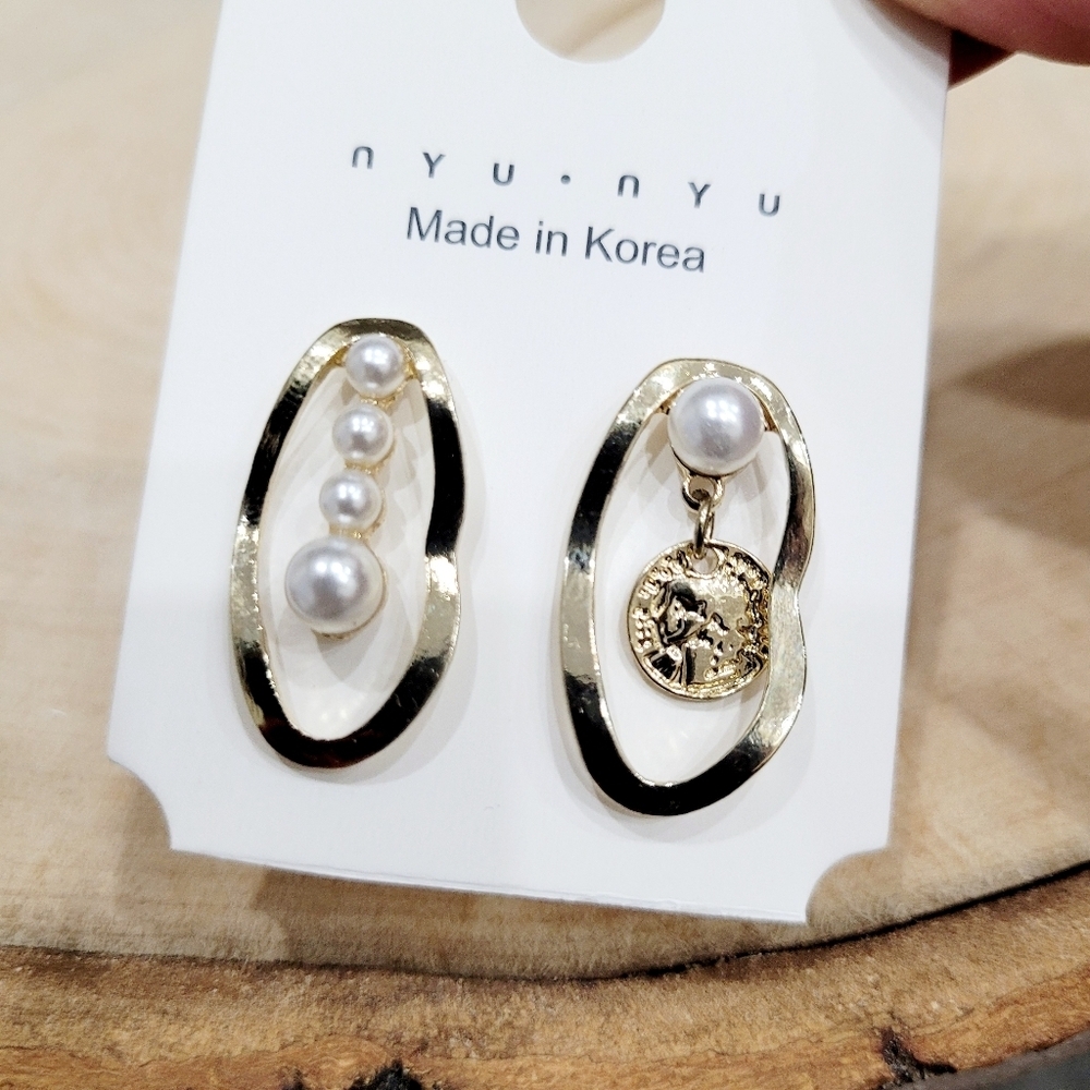 Brand New Korea Top Fashion Gold Tone Pearl Earrings